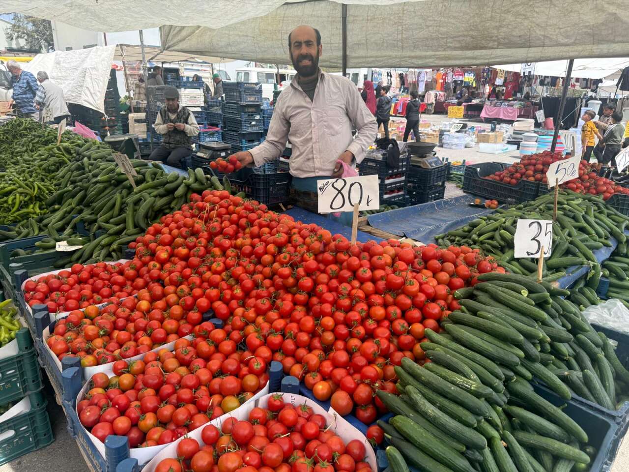 Konya pazarlarında etiket şaşkınlığı! Çoğu yarım yarım satılıyor 12